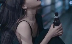 BL跪趴灌满大臀缝